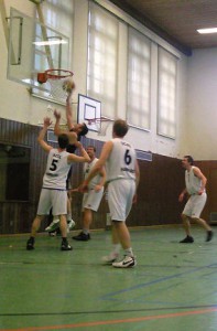 Ausgetrickste OLD-BOYS-Defense im 3. Viertel